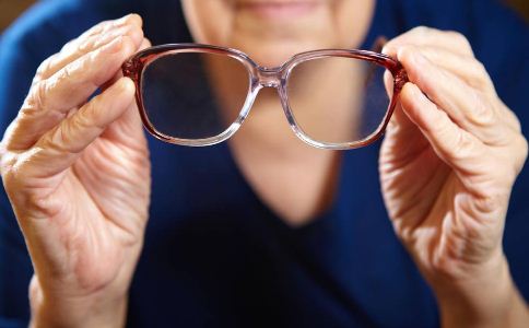 眼镜片要怎么保养？